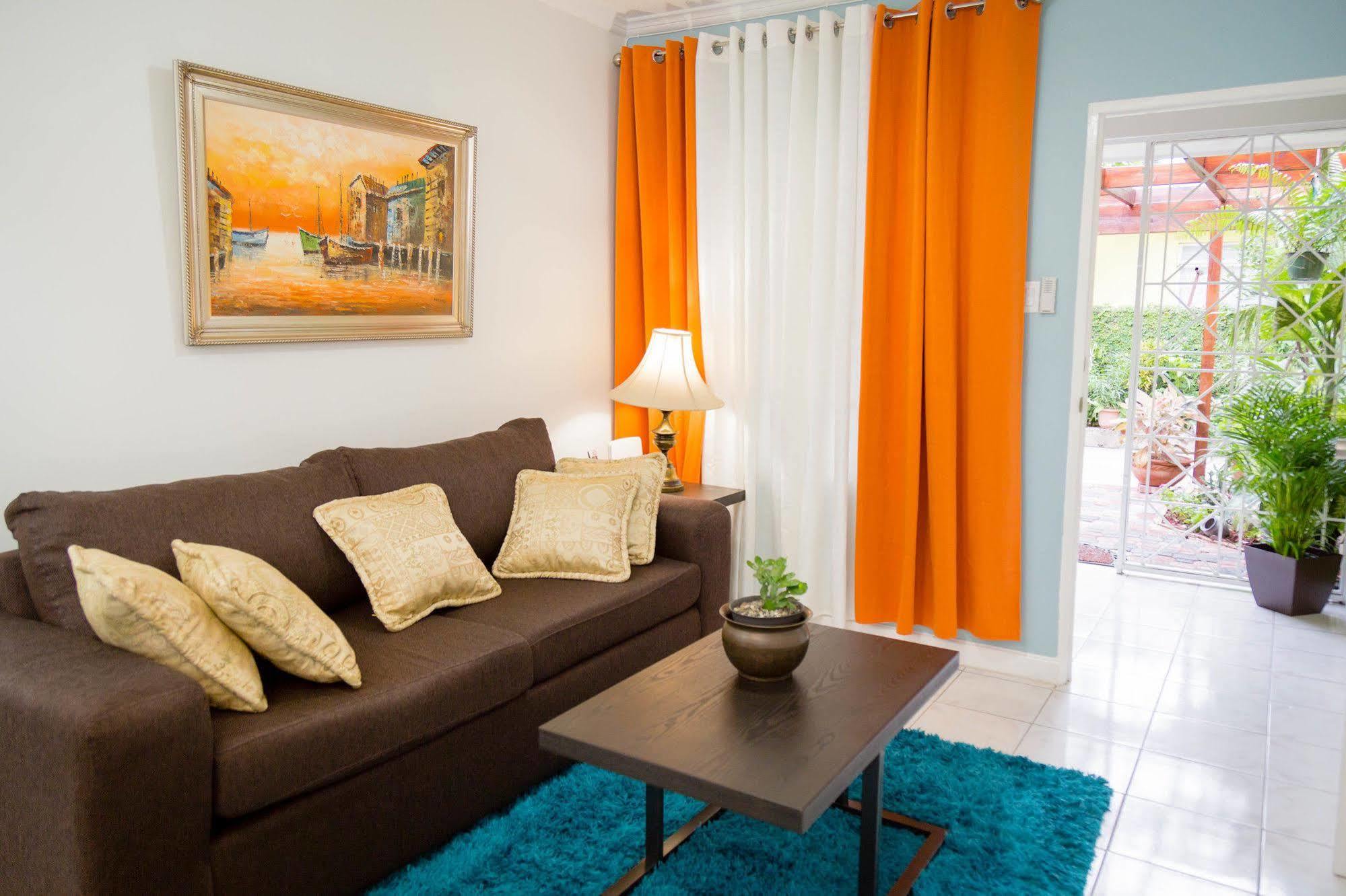 Centrally Located Guest Apartments Kingston Exteriér fotografie
