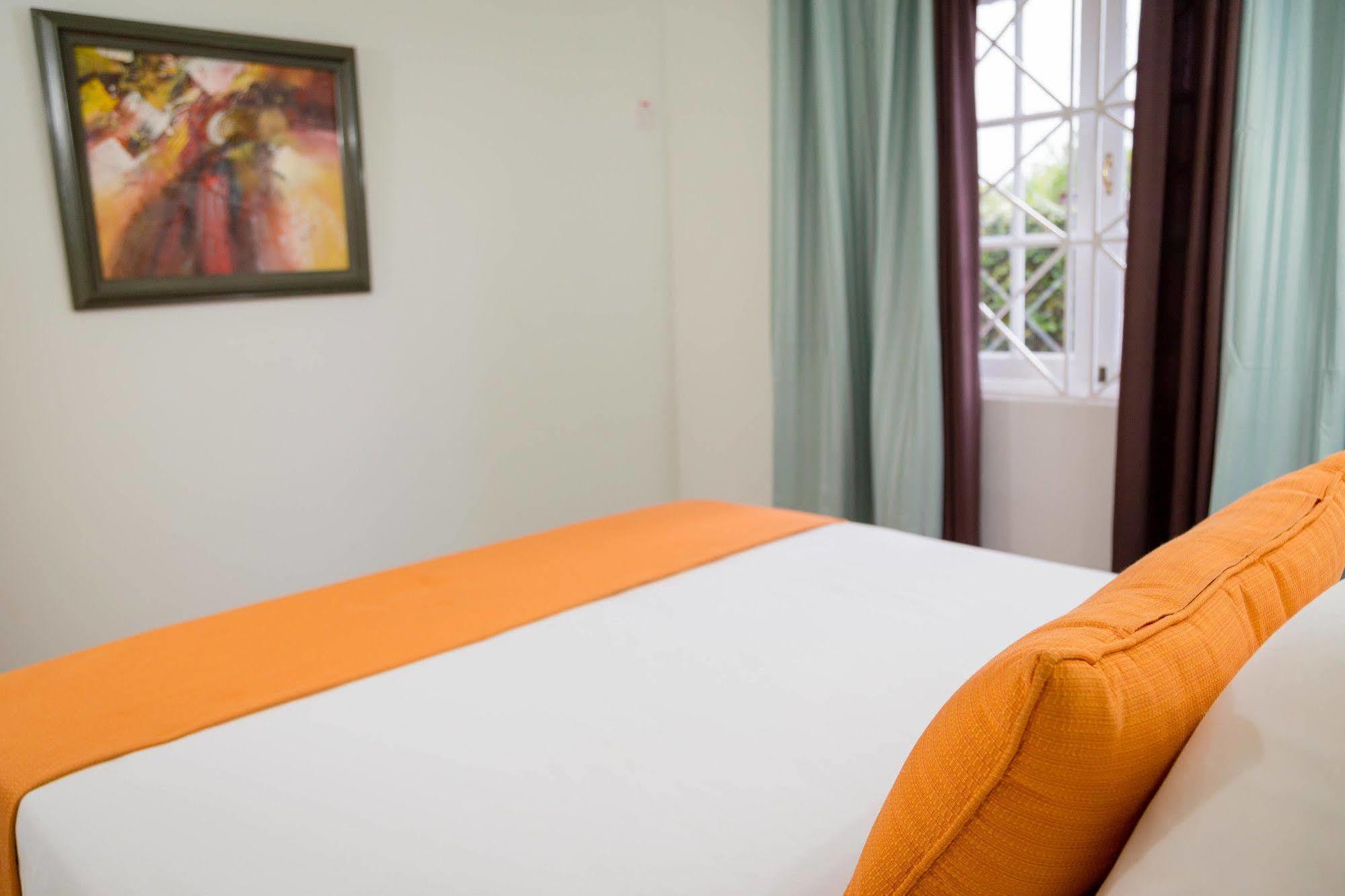 Centrally Located Guest Apartments Kingston Exteriér fotografie