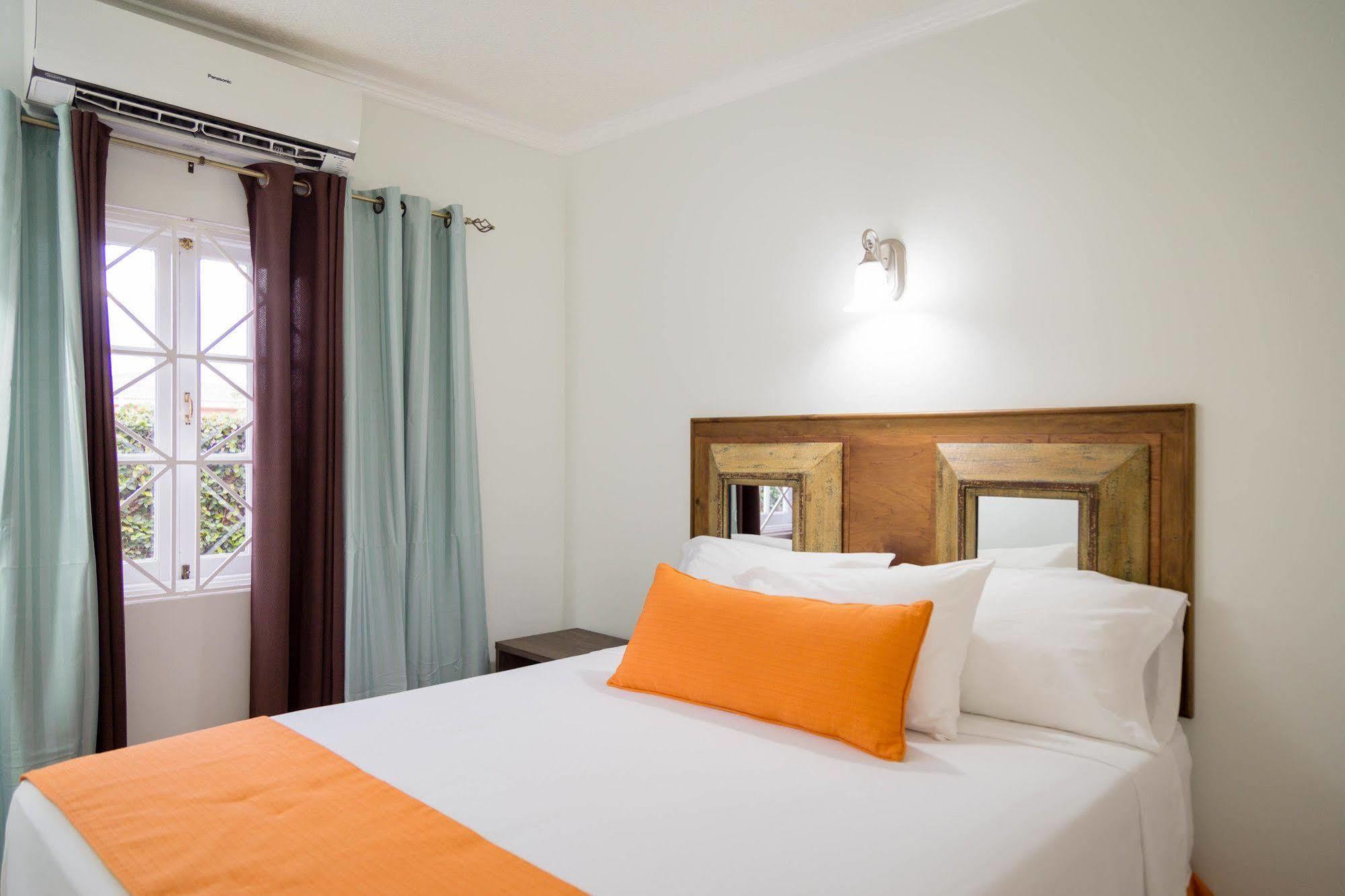 Centrally Located Guest Apartments Kingston Exteriér fotografie